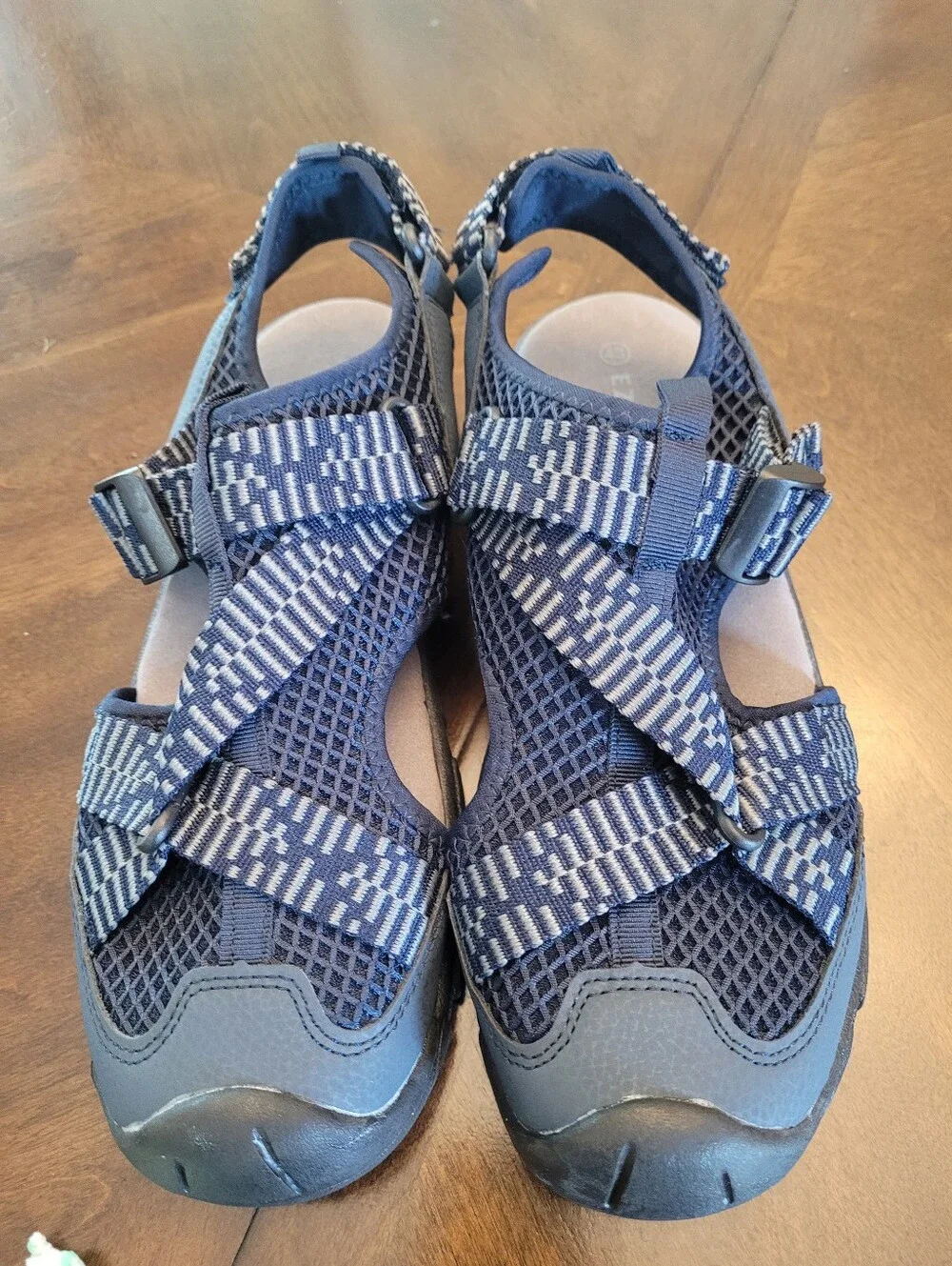 Ezereell Men's  Navy Blue closed outdoor hiking sandal.  Size 9 1/2 or 10